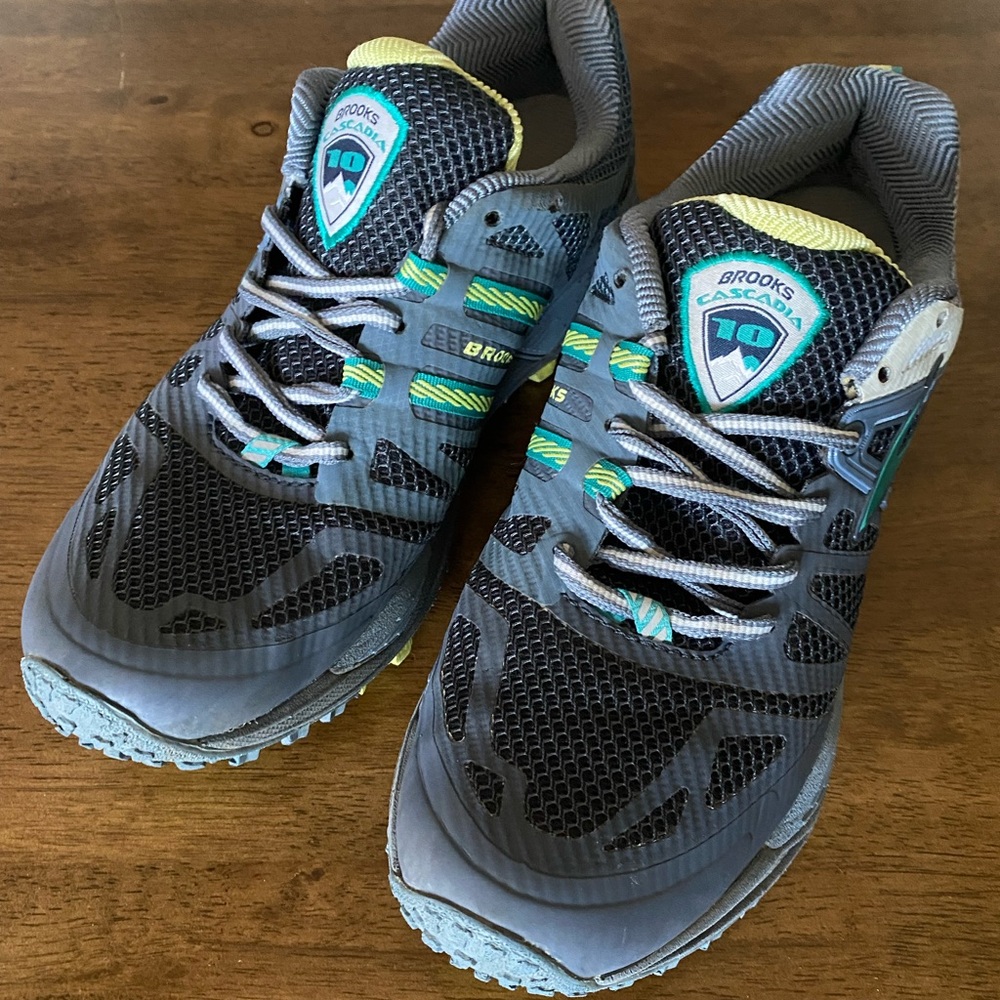 Brooks Cascadia 10 Womens Sz 9.5 R Hiking Shoe